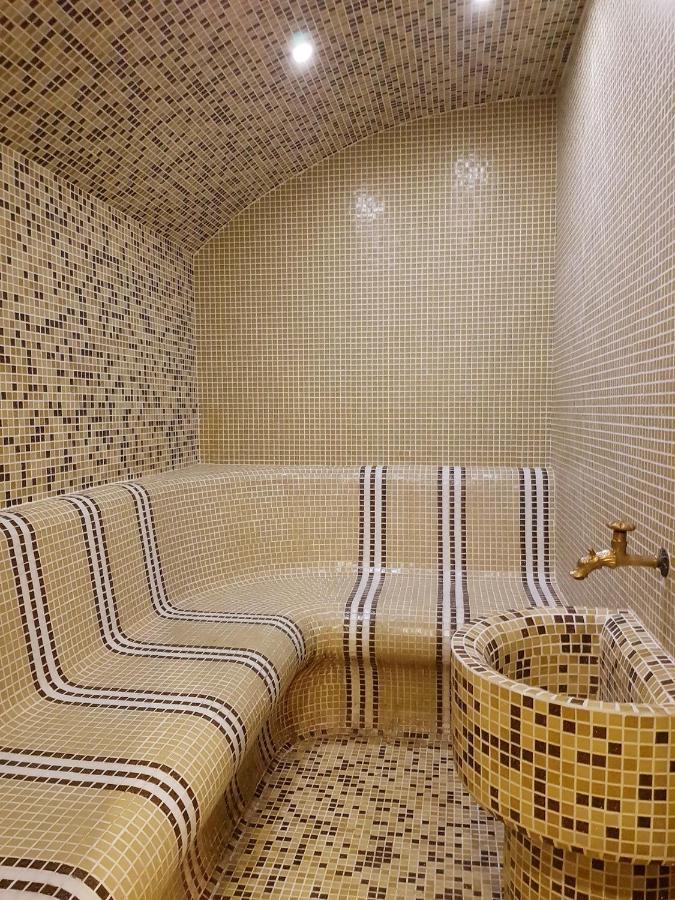 Family Hotel Chiflik Hills Екстер'єр фото