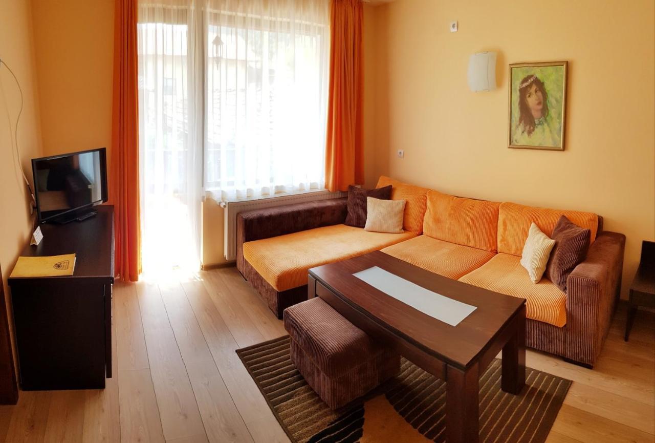 Family Hotel Chiflik Hills Екстер'єр фото