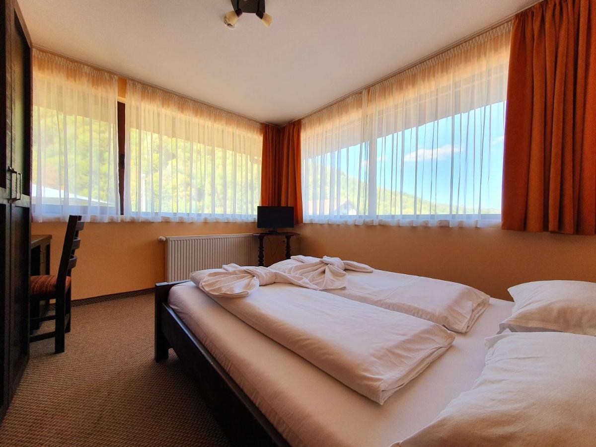 Family Hotel Chiflik Hills Екстер'єр фото