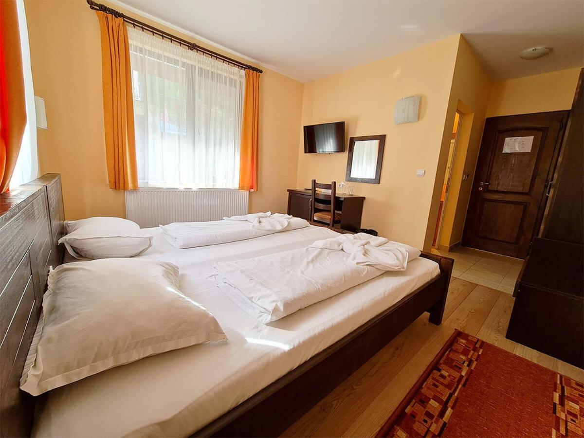 Family Hotel Chiflik Hills Екстер'єр фото