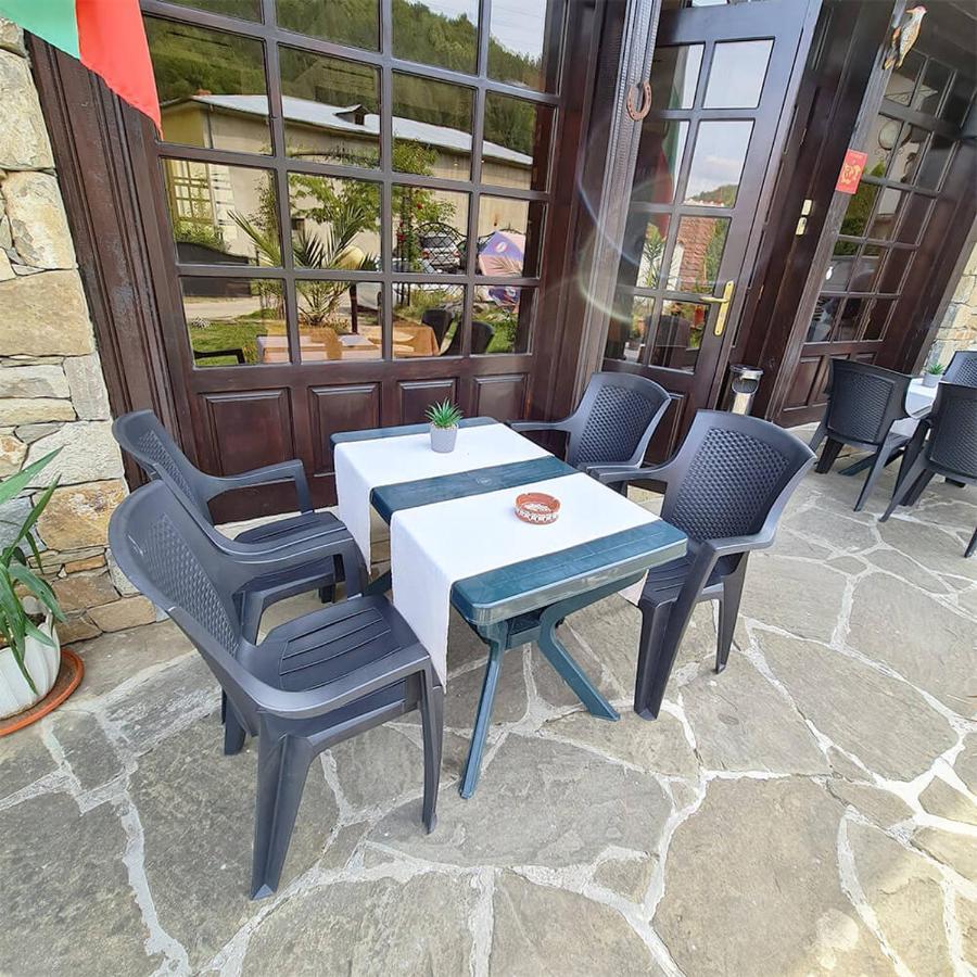 Family Hotel Chiflik Hills Екстер'єр фото