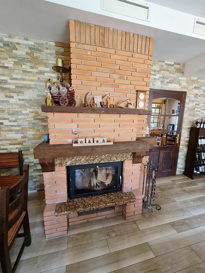 Family Hotel Chiflik Hills Екстер'єр фото