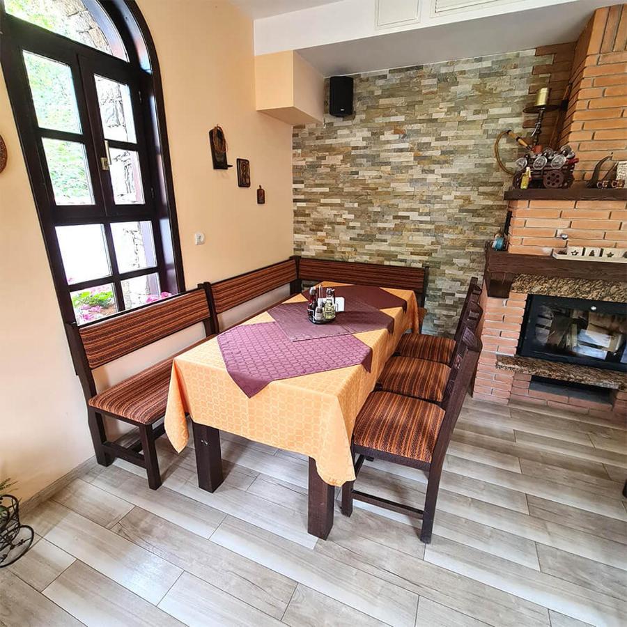 Family Hotel Chiflik Hills Екстер'єр фото