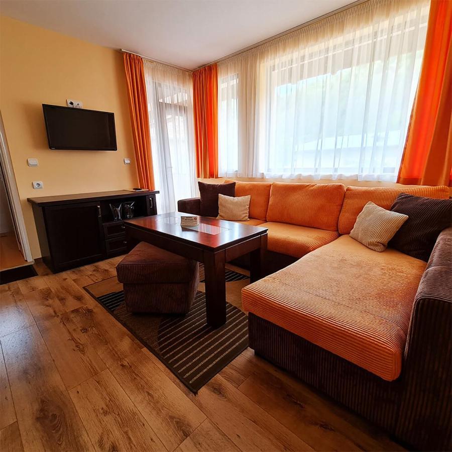 Family Hotel Chiflik Hills Екстер'єр фото