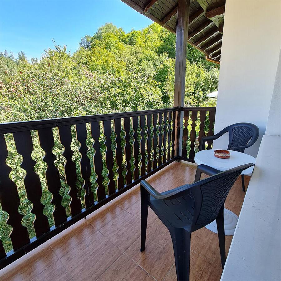 Family Hotel Chiflik Hills Екстер'єр фото
