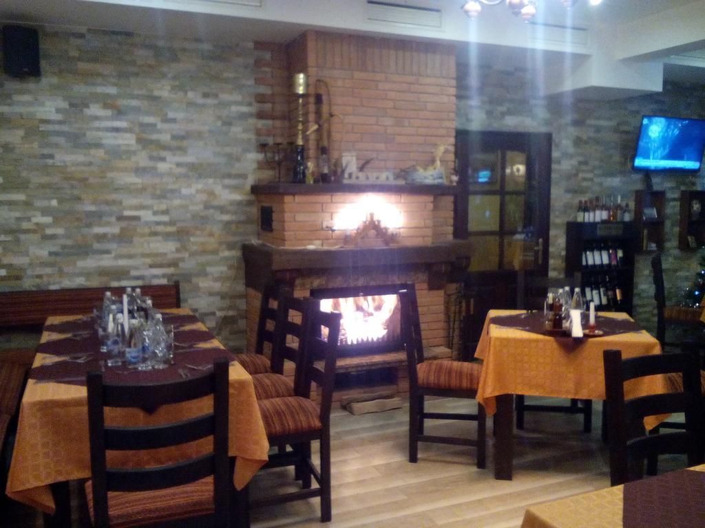 Family Hotel Chiflik Hills Екстер'єр фото