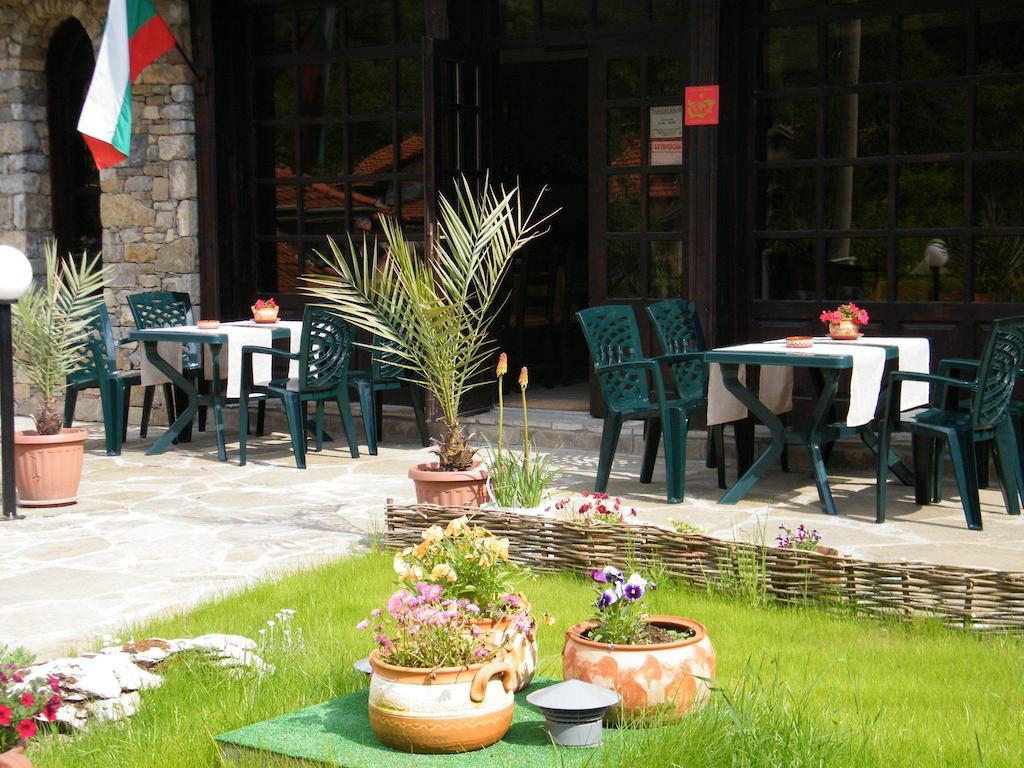 Family Hotel Chiflik Hills Екстер'єр фото