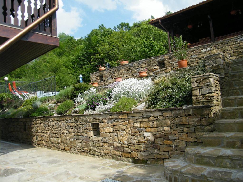 Family Hotel Chiflik Hills Екстер'єр фото