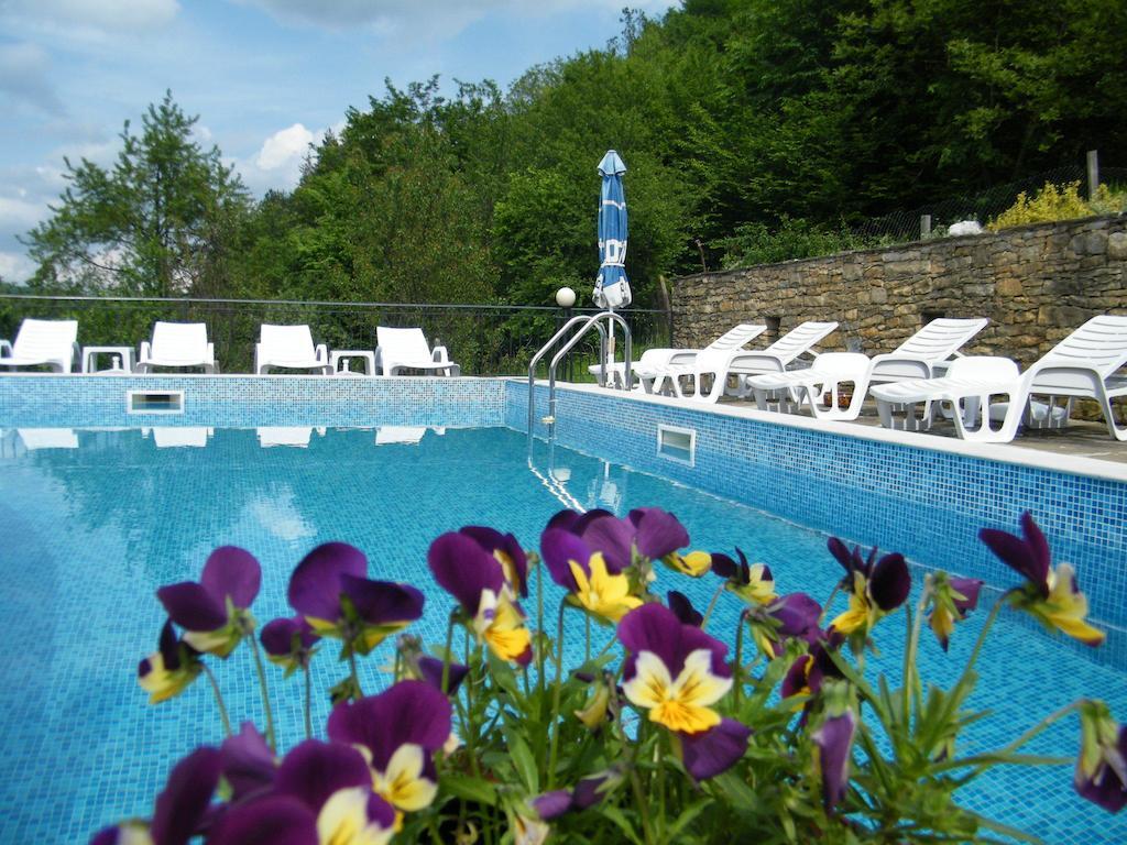 Family Hotel Chiflik Hills Екстер'єр фото