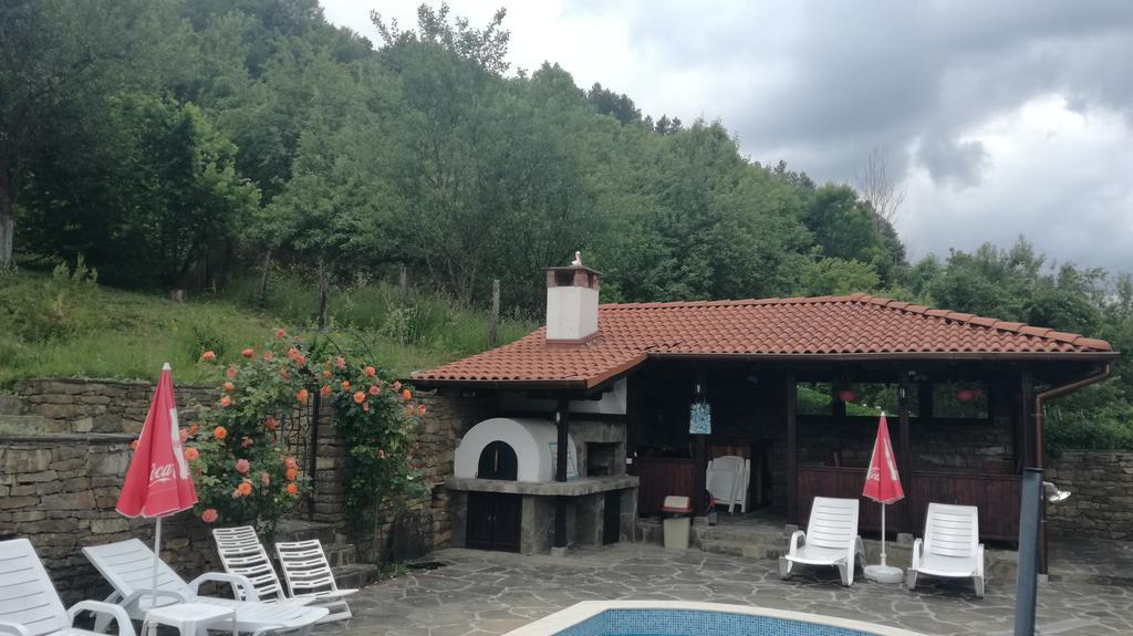 Family Hotel Chiflik Hills Екстер'єр фото